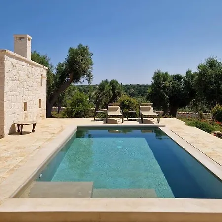 Дом отдыха Trullo E Lamia - Luxury Borgo Cinera Остуни