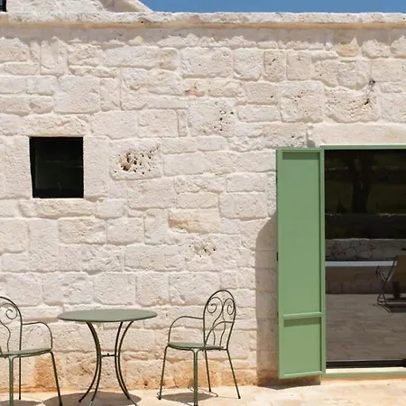 Дом отдыха Trullo E Lamia - Luxury Borgo Cinera Остуни