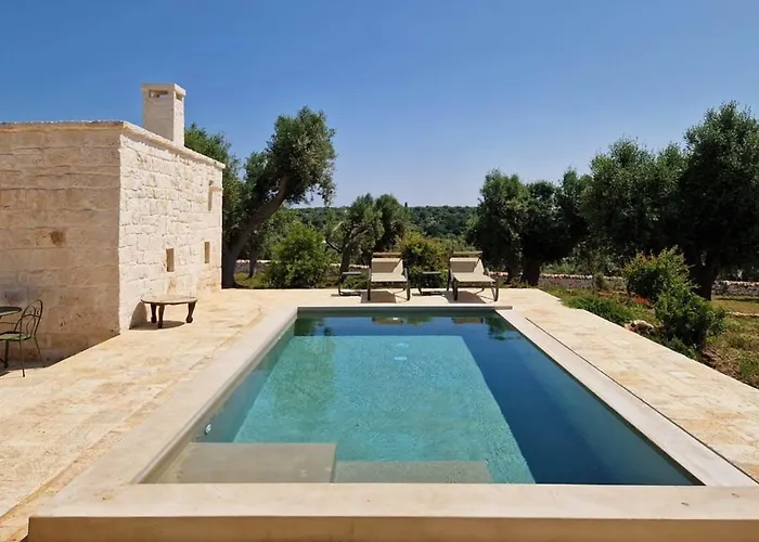 Дом отдыха Trullo E Lamia - Luxury Borgo Cinera Остуни