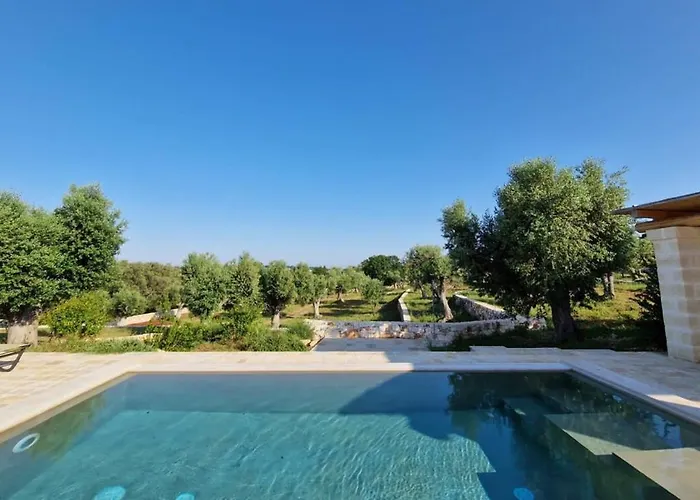 Дом отдыха Trullo E Lamia - Luxury Borgo Cinera Остуни